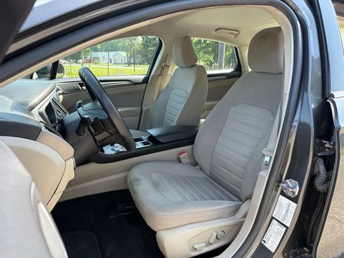 Used 2020 Ford Fusion SE AWD/4WD image 25