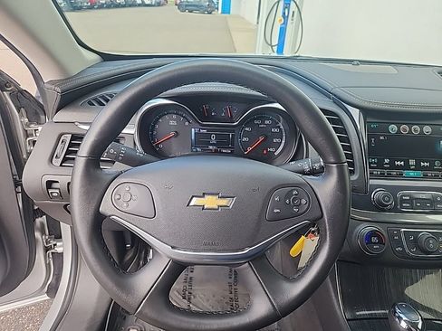Used 2016 Chevrolet Impala LT w/ Convenience Package FWD image 9