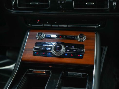 Used 2020 Lincoln Aviator Reserve w/ Equipment Group 202A image 16