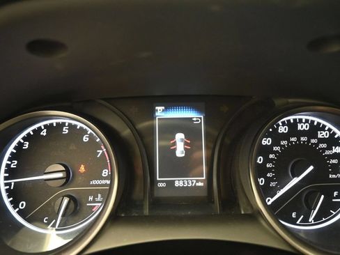 Used 2023 Toyota Camry SE FWD image 19