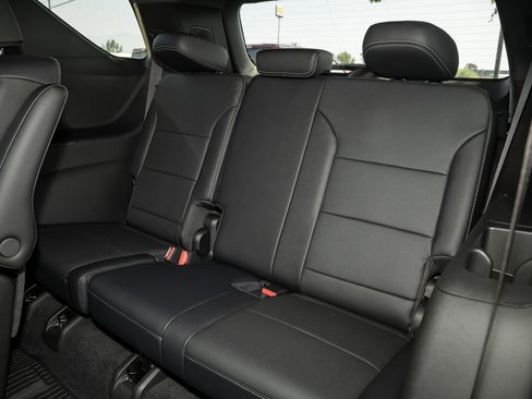 New 2026 Chevrolet Traverse LT w/ Driver Confidence Package image 33