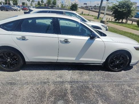 Used 2025 Honda Accord SE image 16