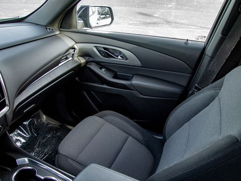 Used 2023 Chevrolet Traverse LT image 15