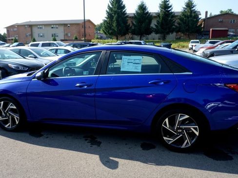 Used 2024 Hyundai Elantra SEL w/ Convenience Package image 7