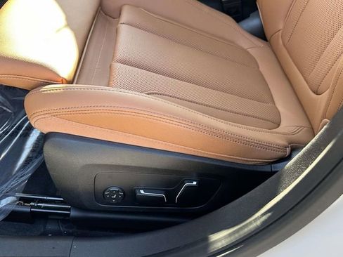 Certified 2025 BMW 330i xDrive Sedan w/ Convenience Package image 28