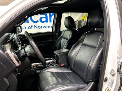 Certified 2021 Toyota Tacoma Limited AWD/4WD image 17