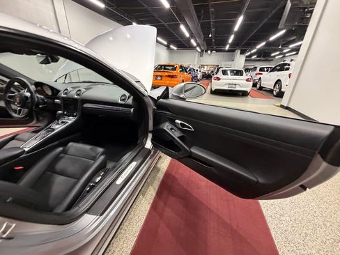 Used 2019 Porsche 718 Cayman RWD image 37