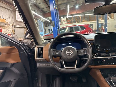 Used 2022 Nissan Pathfinder Platinum w/ Lighting Package (N93) image 14