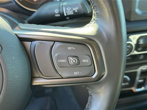 Used 2022 Jeep Gladiator Willys image 12