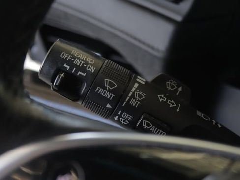 Used 2017 Cadillac Escalade Platinum image 14