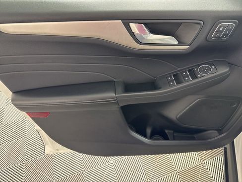 Used 2022 Ford Escape SEL w/ Technology Package image 11