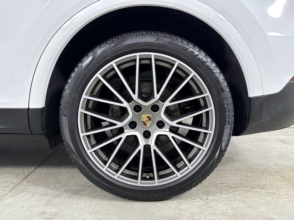 Certified 2023 Porsche Cayenne S Platinum w/ Premium Package Plus AWD/4WD image 14