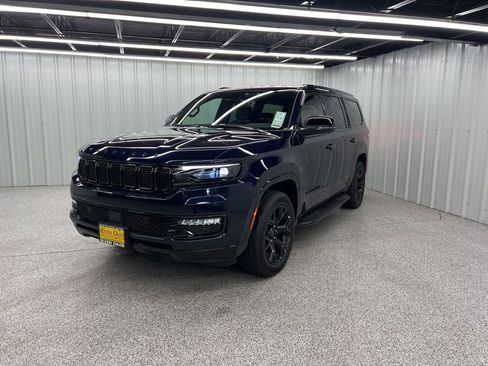 Used 2025 Jeep Wagoneer Series II image 3