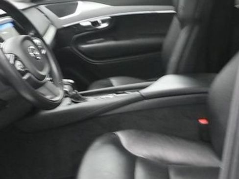 Used 2022 Volvo XC90 T5 Momentum AWD/4WD image 12