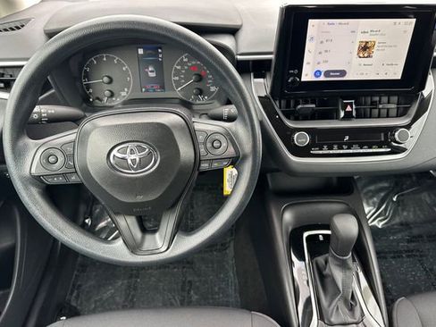 Used 2025 Toyota Corolla LE image 13