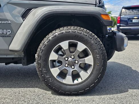 Used 2023 Jeep Wrangler Unlimited Sahara w/ Cold Weather Group AWD/4WD image 9