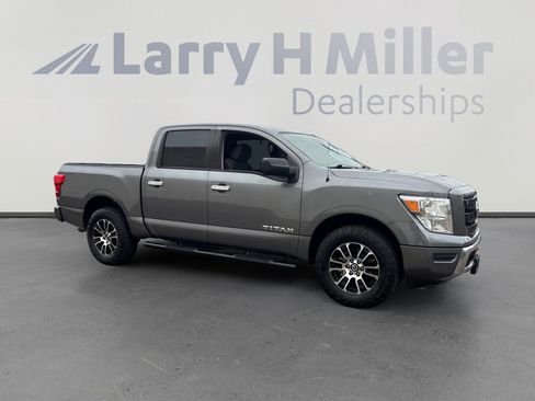 Used 2021 Nissan Titan SV w/ Accessory Utility Package image 7