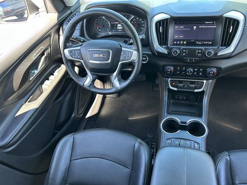 Used 2024 GMC Terrain SLT AWD/4WD image 12