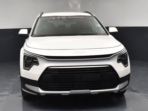 Used 2025 Kia Niro EX image 3