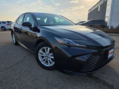 Used 2025 Toyota Camry LE image 2