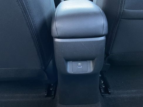 Used 2025 Nissan Versa SV image 18