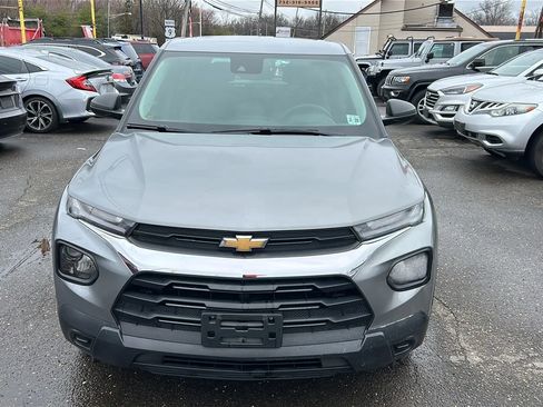 Used 2023 Chevrolet TrailBlazer LS image 2