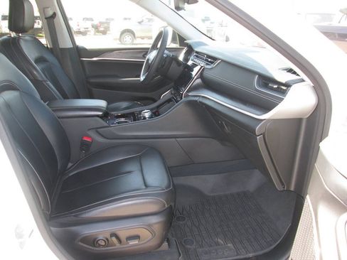 Used 2023 Jeep Grand Cherokee Limited w/ Trailer Tow Prep Group (B) AWD/4WD image 28