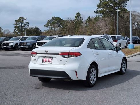 Used 2023 Toyota Corolla LE image 3