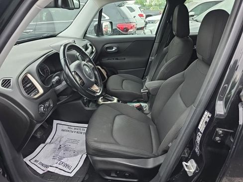 Used 2016 Jeep Renegade Latitude w/ Popular Equipment Group AWD/4WD image 3