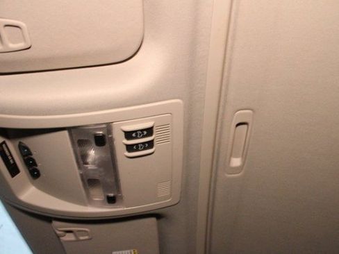 Used 2013 Chevrolet Avalanche LTZ image 29