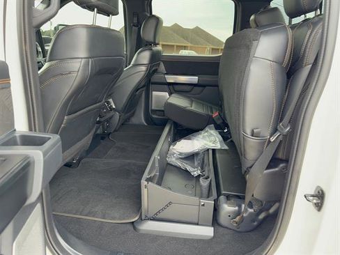 Used 2024 Ford F250 Platinum image 12