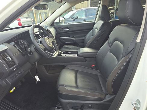 Used 2024 Nissan Pathfinder SL w/ SL Premium Package image 14