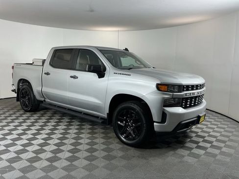 Used 2022 Chevrolet Silverado 1500 Custom w/ LPO, Blackout Package AWD/4WD image 3