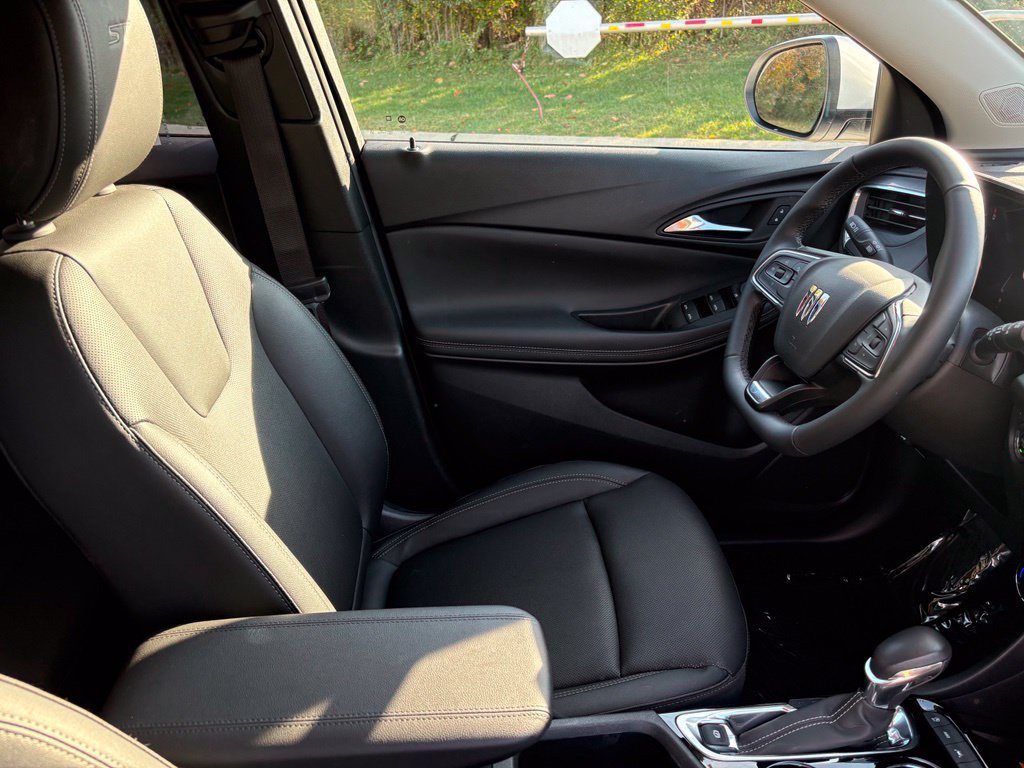 Used 2024 Buick Encore GX Sport Touring w/ Advanced Technology Package AWD/4WD image 38