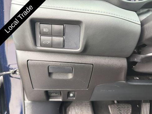 Used 2021 Toyota Highlander XLE FWD image 18