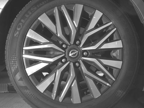 Used 2025 Nissan Altima 2.5 SV FWD image 15