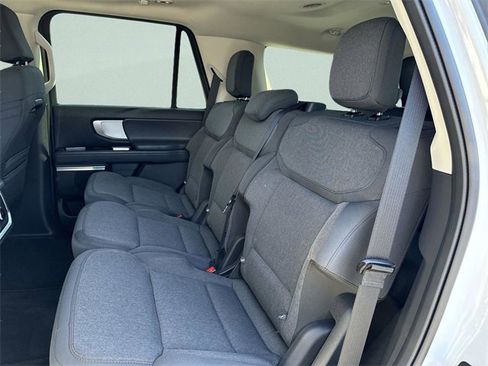 Used 2025 Ford Expedition Active image 22