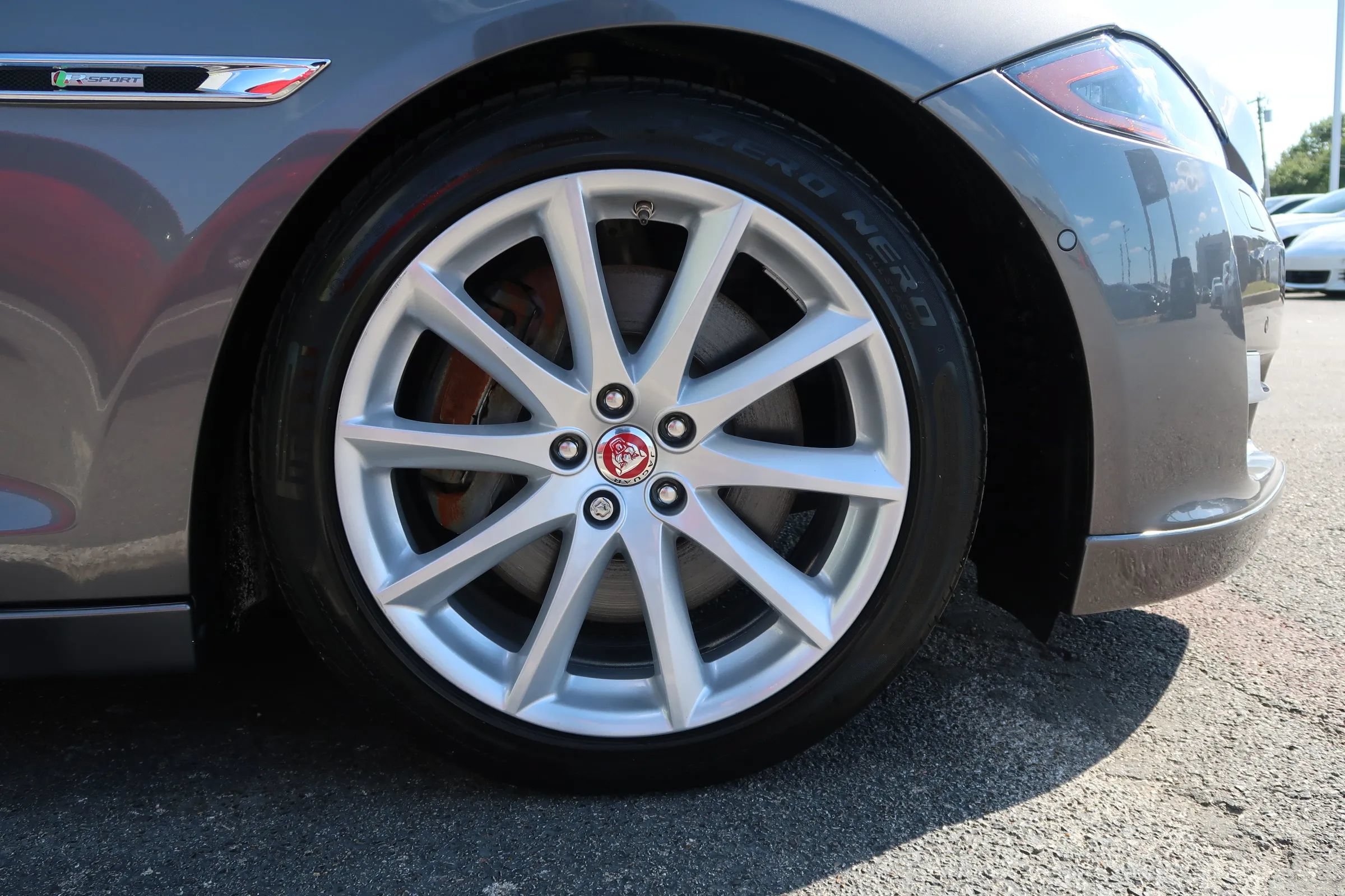 Used 2019 Jaguar XJ R-Sport RWD image 53