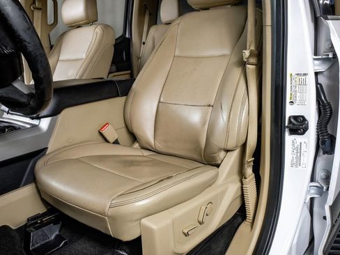 Used 2017 Ford F250 Lariat w/ Chrome Package image 28