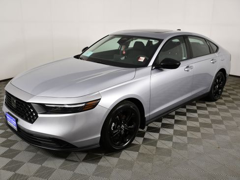 Certified 2025 Honda Accord SE image 9