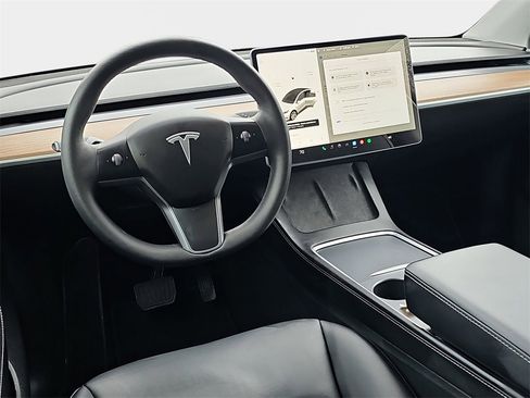 Used 2021 Tesla Model Y Long Range image 19