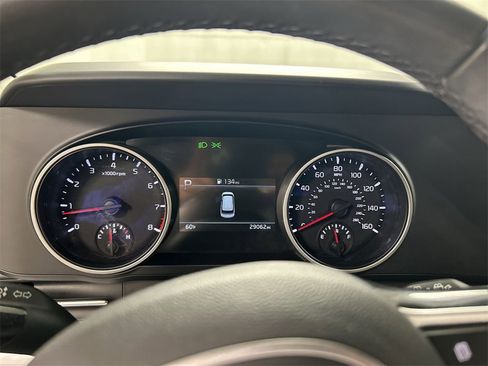 Used 2024 Kia Carnival LX image 13