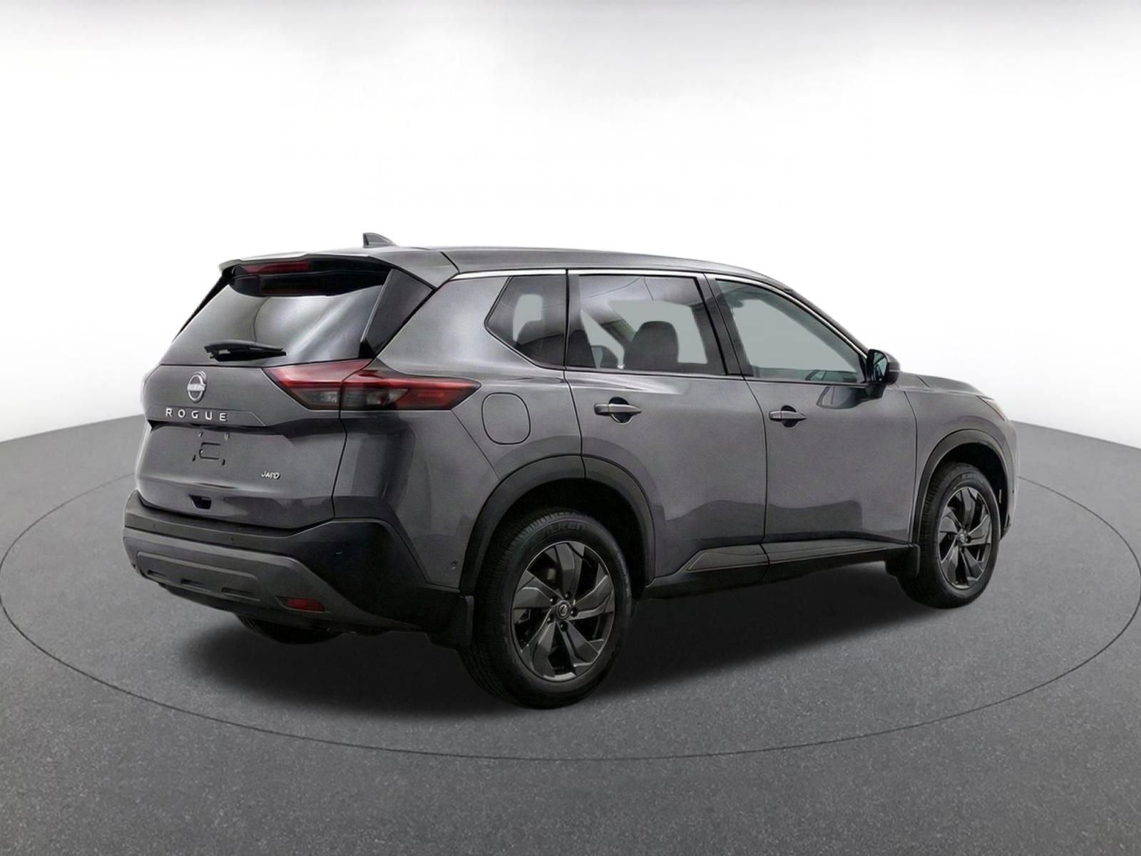 Used 2025 Nissan Rogue SV FWD image 10
