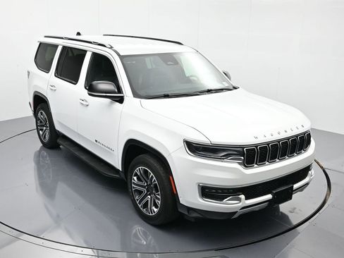 Used 2024 Jeep Wagoneer Series II w/ Flexible Seating Group image 33