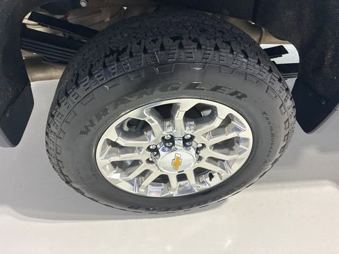 Used 2025 Chevrolet Silverado 3500 LTZ w/ LTZ Premium Package AWD/4WD image 11