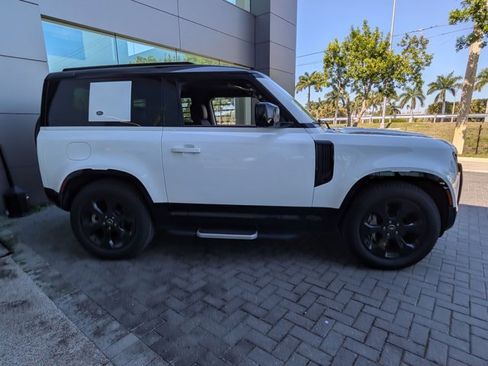 Certified 2024 Land Rover Defender 90 X-Dynamic SE image 4