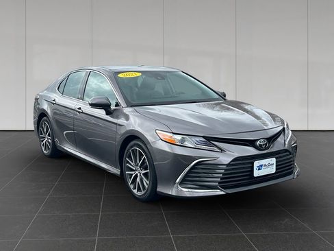 Used 2021 Toyota Camry XLE AWD/4WD image 7