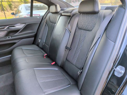 Used 2019 BMW 750i w/ M Sport Package image 35