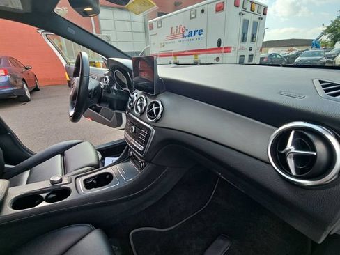 Used 2019 Mercedes-Benz GLA 250 4MATIC image 32