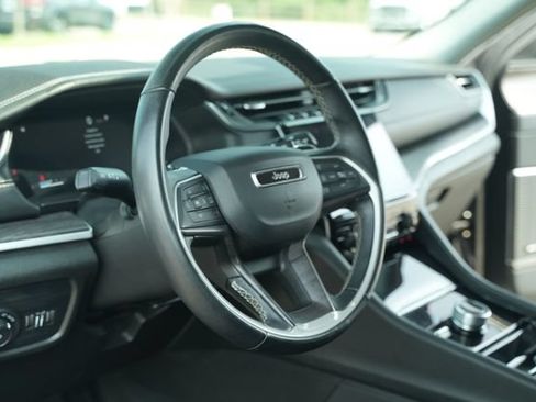 Used 2022 Jeep Grand Cherokee Limited AWD/4WD image 28